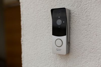 Doorbell Mounting in Summer
